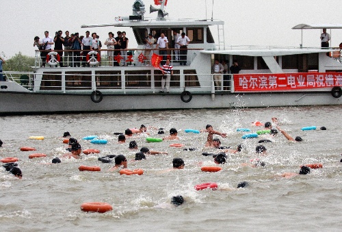 od体育官网入口-巴拿马游泳选手夺冠，奋勇争先的简单介绍