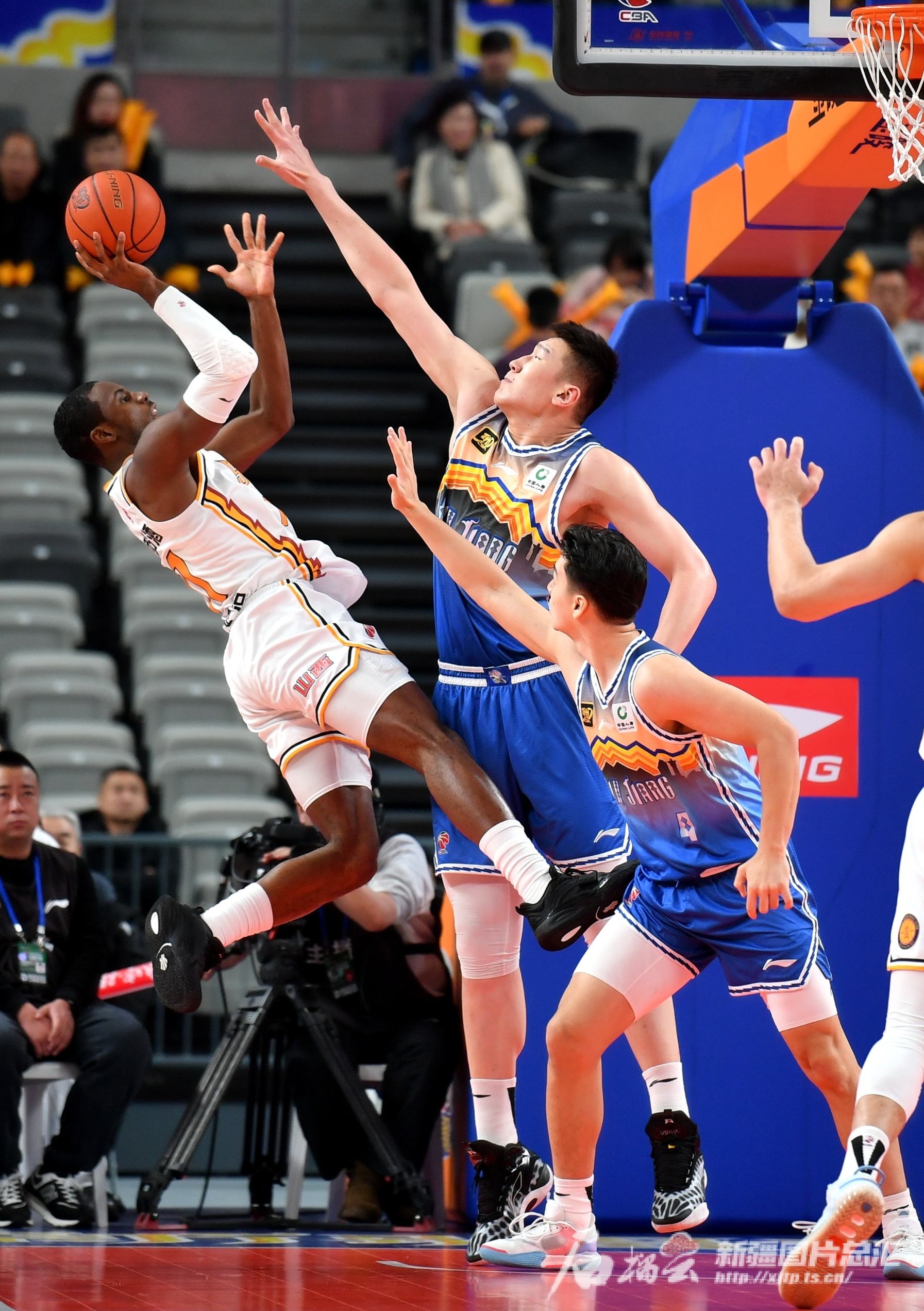 吉林男篮负于新疆队,遭遇连败 吉林男篮负于新疆队,遭遇连败