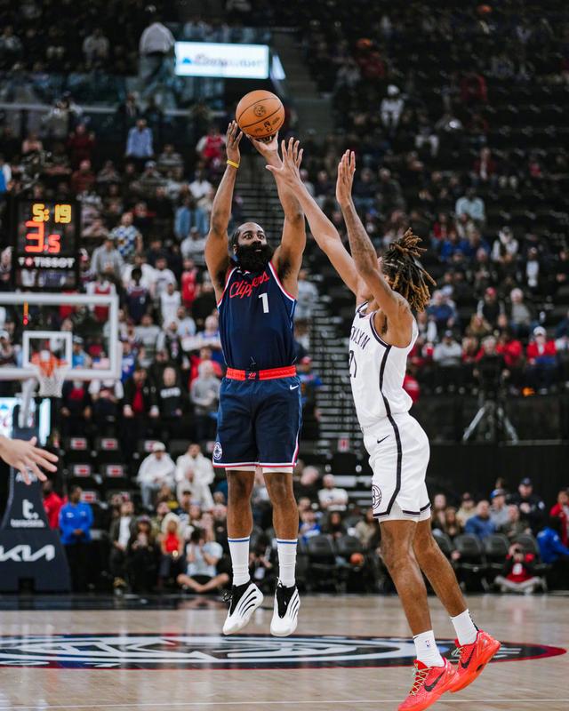 快船再度迎战篮网,保罗乔治助助球队出线 快船再度迎战篮网,保罗乔治助助球队出线