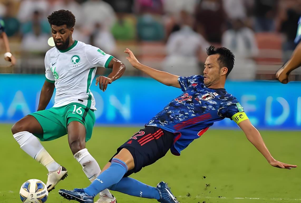 一场激烈足球对决引发球迷热议的简单介绍 一场激烈足球对决引发球迷热议的简单介绍