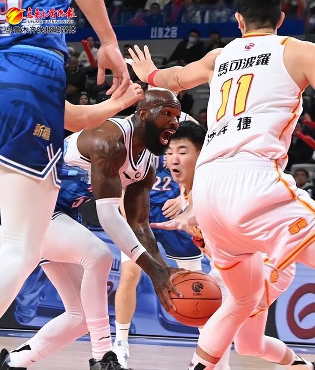 新疆男篮主场竞争激烈,险胜深圳队 新疆男篮主场竞争激烈,险胜深圳队