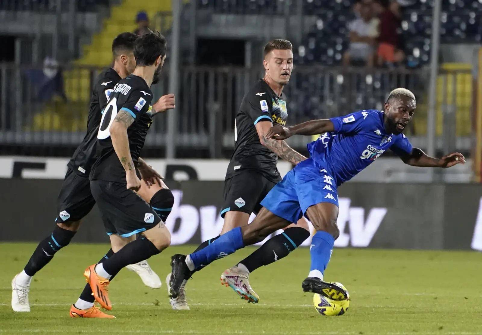 拉齐奥客场夺冠,向着胜利前进 拉齐奥客场夺冠,向着胜利前进