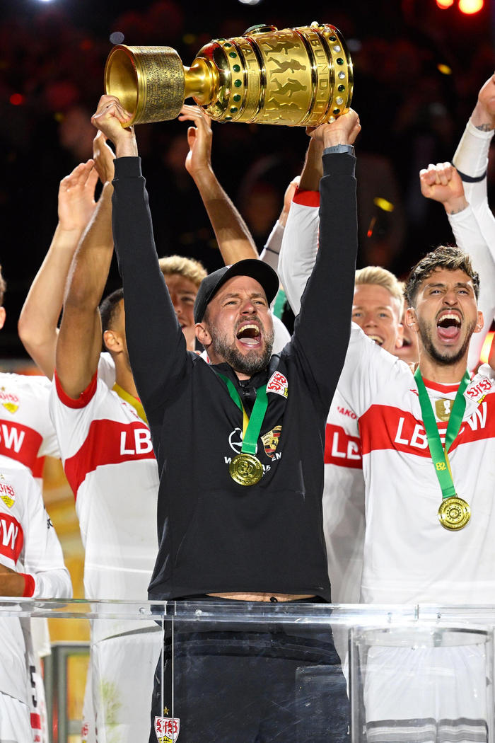 斯图加特中场发挥出色,助球队轻松获胜 斯图加特中场发挥出色,助球队轻松获胜