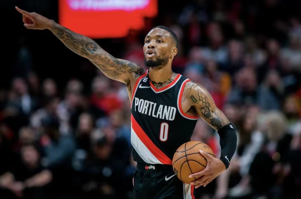 开拓者赢得焦灼之战,利拉德关键时刻挺身而出 开拓者赢得焦灼之战,利拉德关键时刻挺身而出