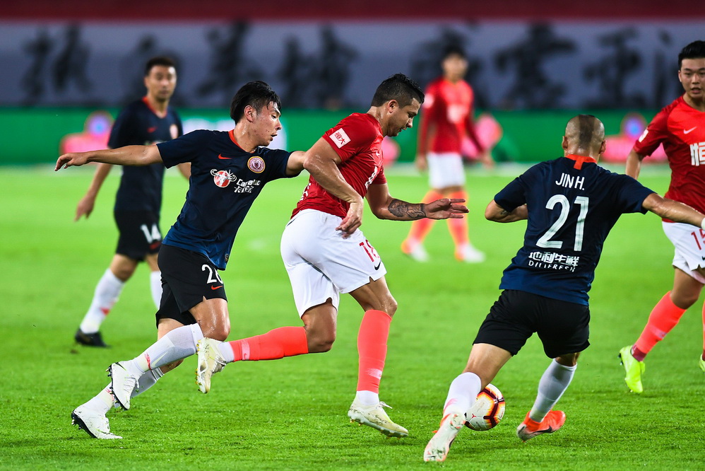 赫塔菲主场击败劲旅,继续领跑积分榜 赫塔菲主场击败劲旅,继续领跑积分榜