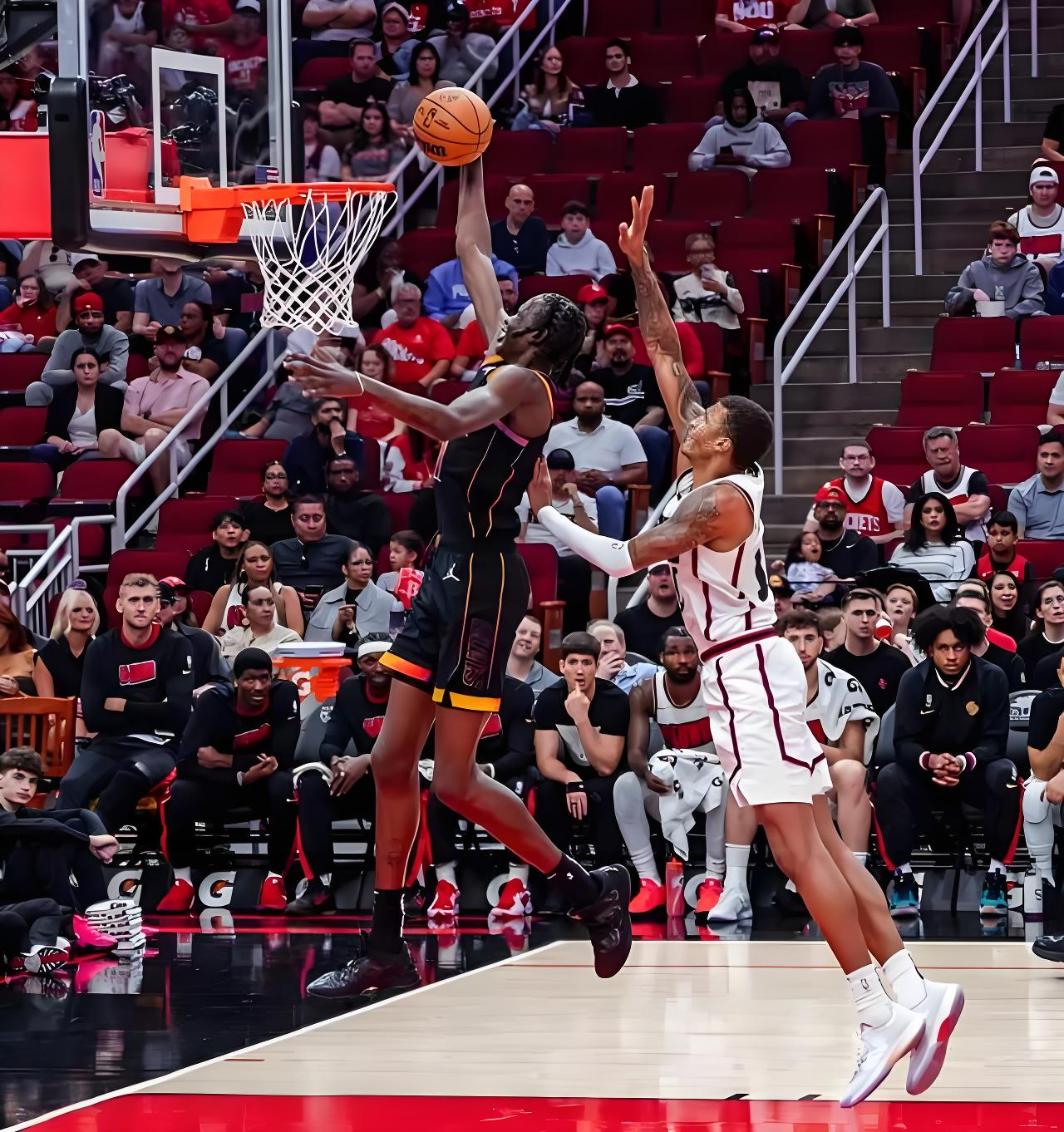 火箭主场击败开拓者,收获五连胜 火箭主场击败开拓者,收获五连胜