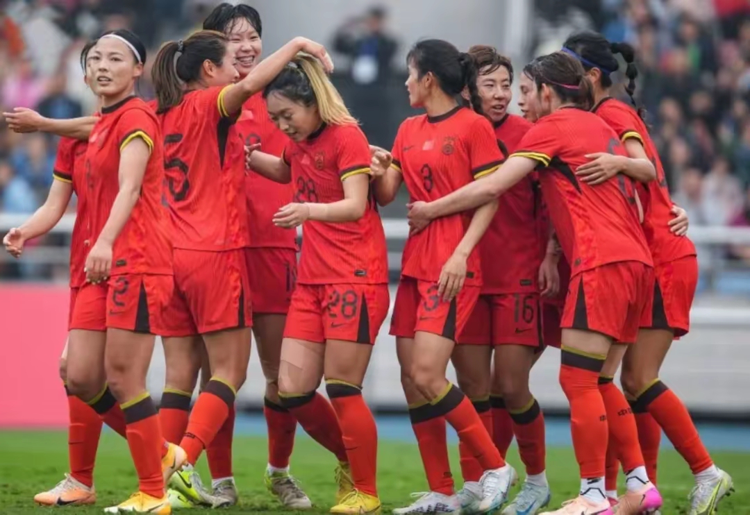 国足女队备战重要比赛,昂扬士气 国足女队备战重要比赛,昂扬士气